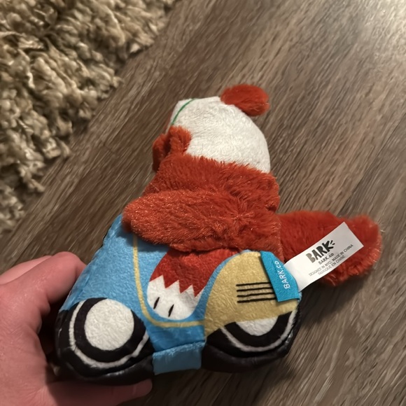 Bark box squirrel on Vespa - Picture 3 of 3